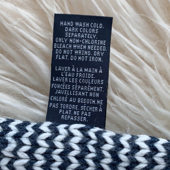 TOMMY HILFIGER KNITTED NAVY SCARF - Picture 4 of 5